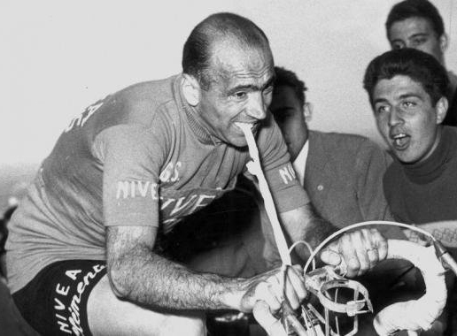 Fiorenzo Magni holding a piece of an inner tube between his teeth during Giro d'Italia 1956