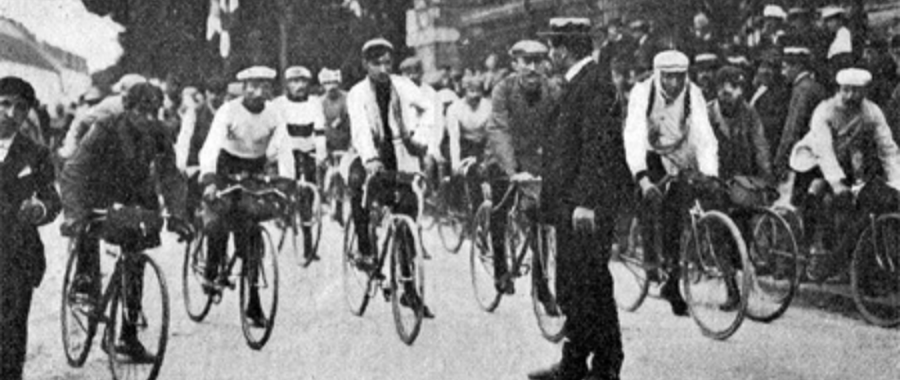 Start of a stage at Tour de France 1905