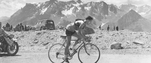 Federico Bahamontes stops for an ice cream (Tour de France 1954)