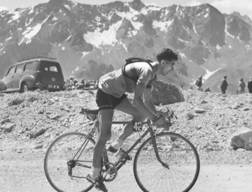 Federico Bahamontes stops for an ice cream (Tour de France 1954)