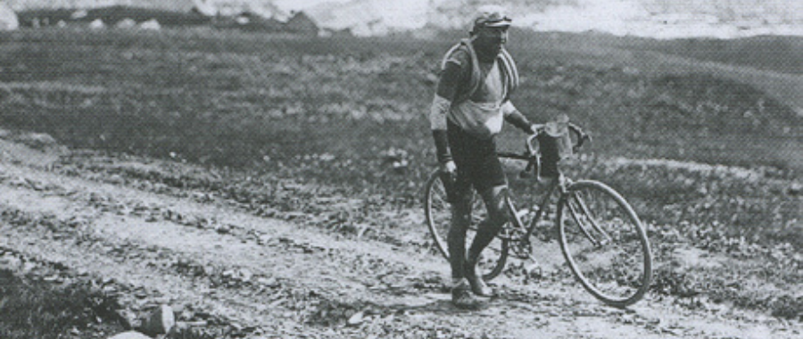 Octave Lapize alone in the nowhere during the very first Pyrenees stage at the Tour de France in 1910