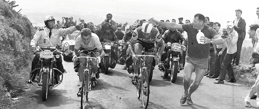 Epic moment at an iconic place: Jacqes A wuetio and Raymond Poulidor head to head on Puy de Dôme during 1964 Tour de France