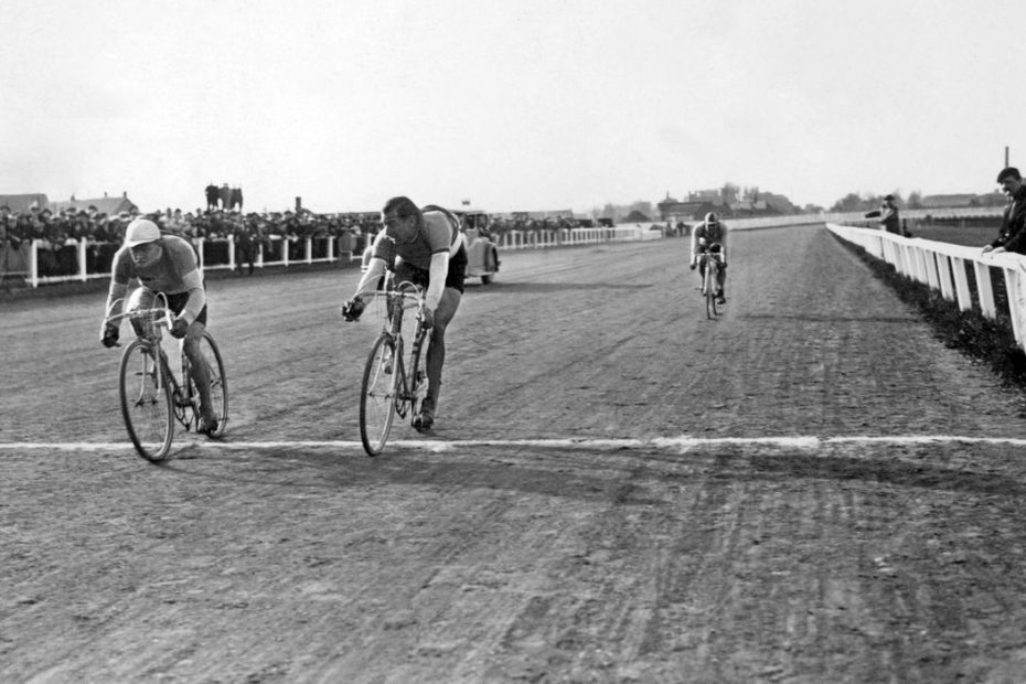 The controversal photo finish of Paris-Roubaix 1936