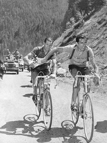 the famous water bottle moment between Fausto Coppi and Gino Bartali at the Tour de France