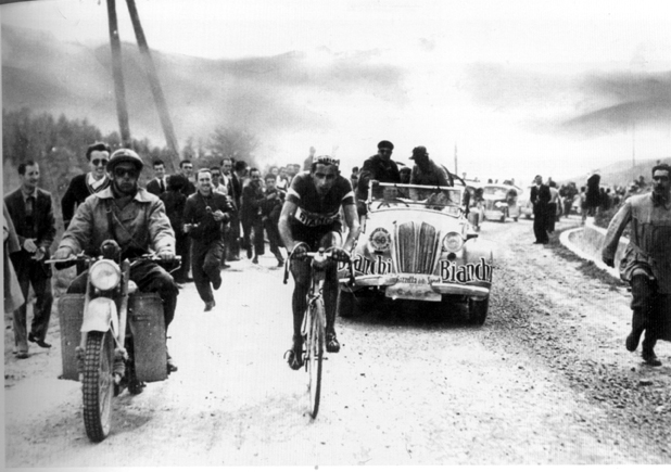 Giro d'Italia 1949 one of the grewtest Giro d'Italia with the overall victory of Fausto Coppi who is as usual, at the front of the race